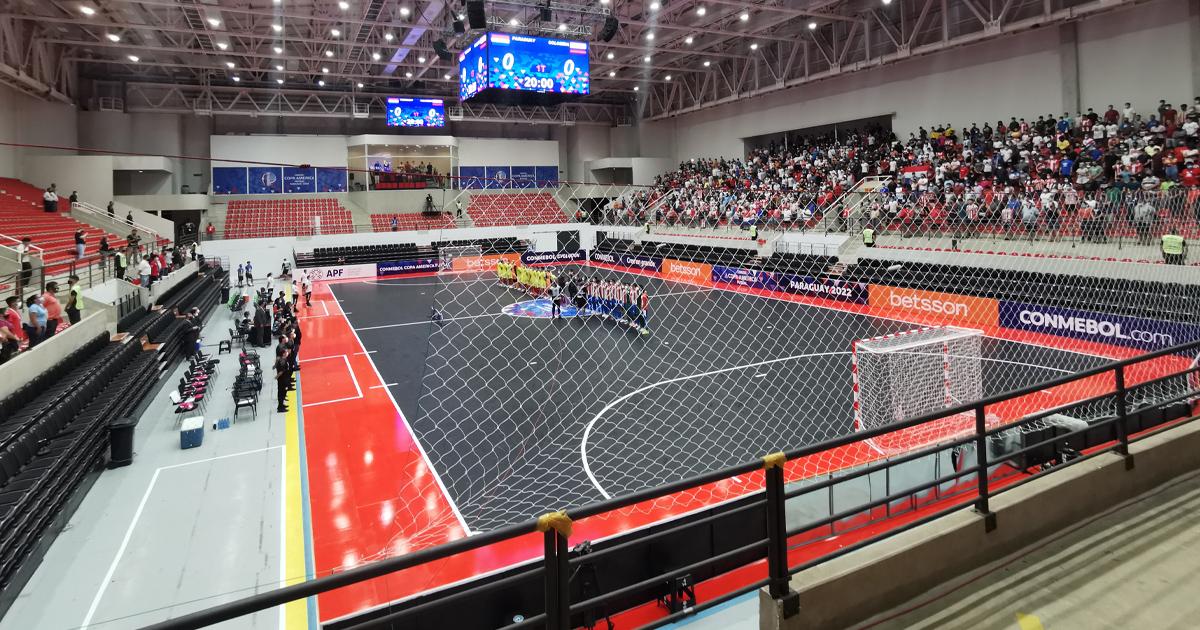 Eine riesige Arena, in der gerade ein Futsal-Turnier ausgetragen wird. Asunción holte den Turniersieg.